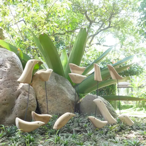 Product image of the product “Set of 12 wooden birds in a box, 6 with feet and 6 with metal stick 3mm ”